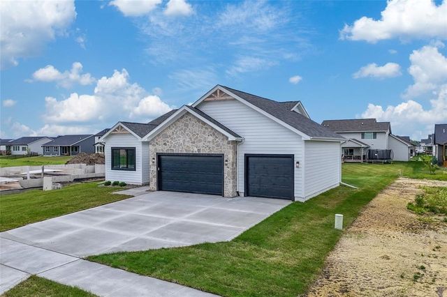 140 NW Crabtree Lane, Waukee, IA 50263