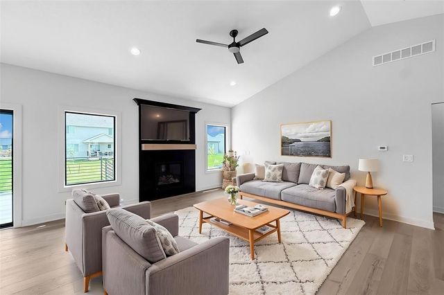 140 NW Crabtree Lane, Waukee, IA 50263