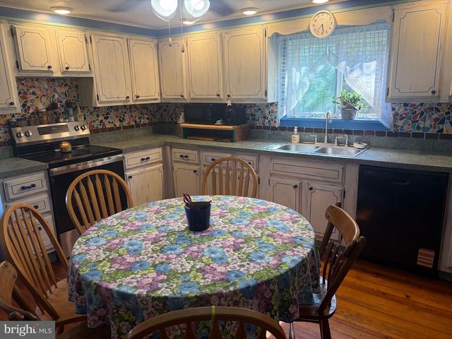 90 CHERRY ALY, Stevens, PA 17578