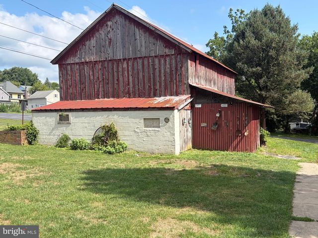 90 CHERRY ALY, Stevens, PA 17578