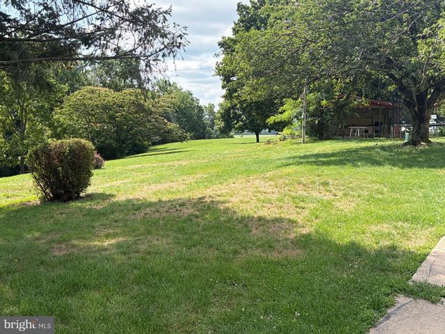 90 CHERRY ALY, Stevens, PA 17578