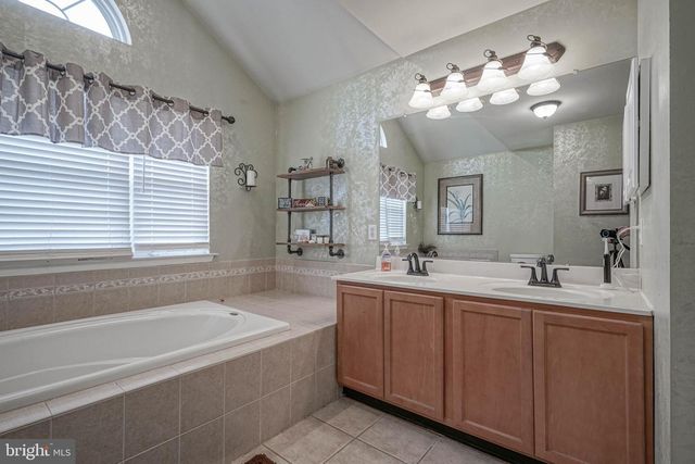 118 DELAWARE XING, Swedesboro, NJ 08085