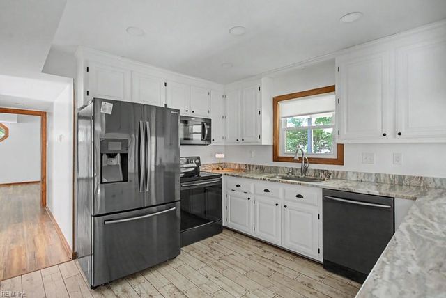 6495 Glenside Court CT, Gloucester, VA 23061
