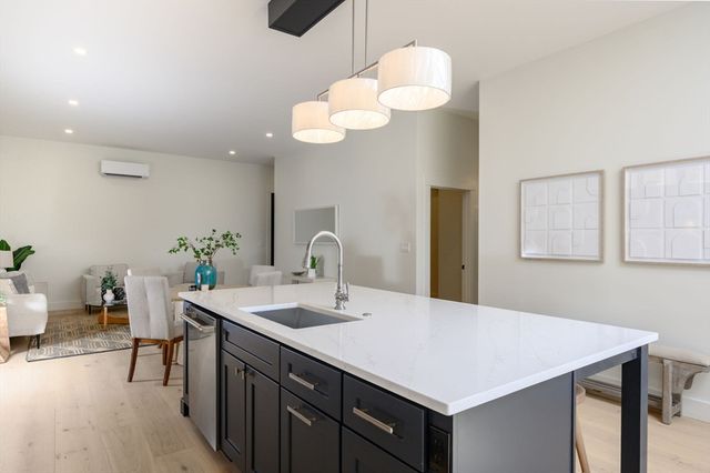 21 Tanglewood Road 1, Boston, MA 02124