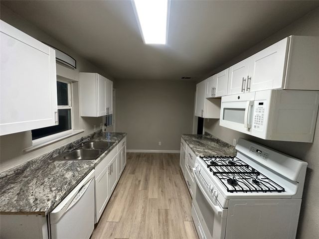 2908 Binyon Street, Fort Worth, TX 76133