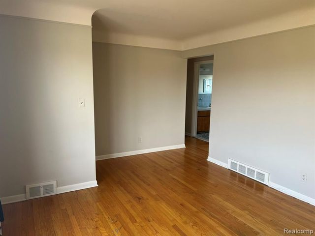 49633 Hayes Road, Shelby Twp, MI 48315