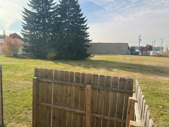 49633 Hayes Road, Shelby Twp, MI 48315