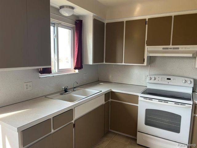 49633 Hayes Road, Shelby Twp, MI 48315