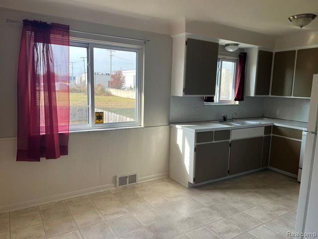 49633 Hayes Road, Shelby Twp, MI 48315