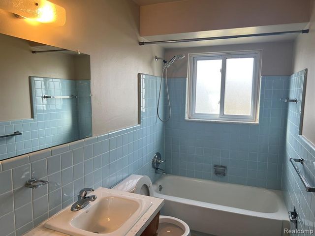 49633 Hayes Road, Shelby Twp, MI 48315