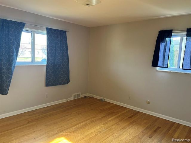 49633 Hayes Road, Shelby Twp, MI 48315