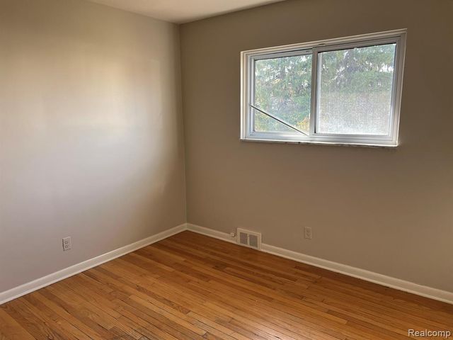 49633 Hayes Road, Shelby Twp, MI 48315