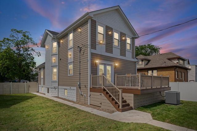 135 S 19th Avenue, Maywood, IL 60153