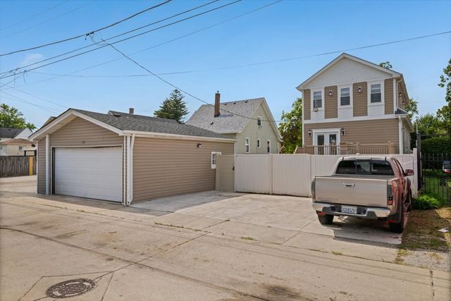 135 S 19th Avenue, Maywood, IL 60153