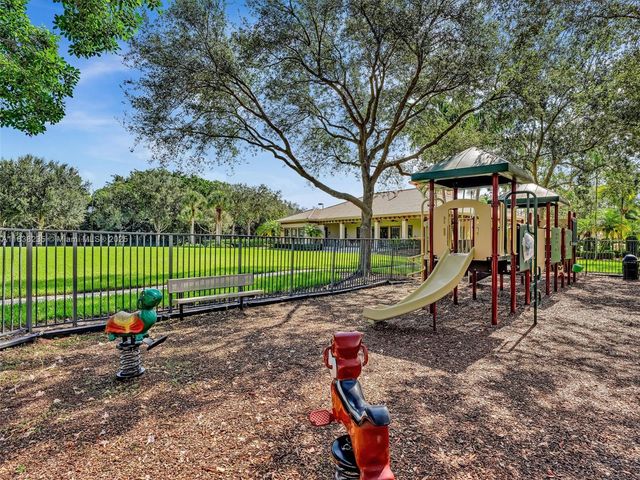 3849 Gulfstream Way, Davie, FL 33328