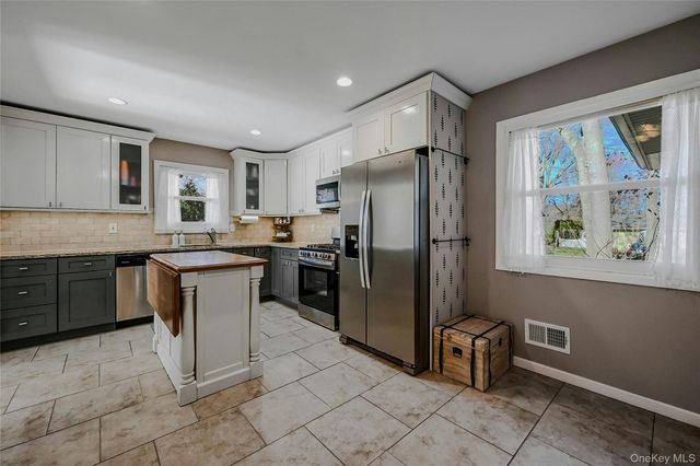 4 Park Road, Rocky Point, NY 11778