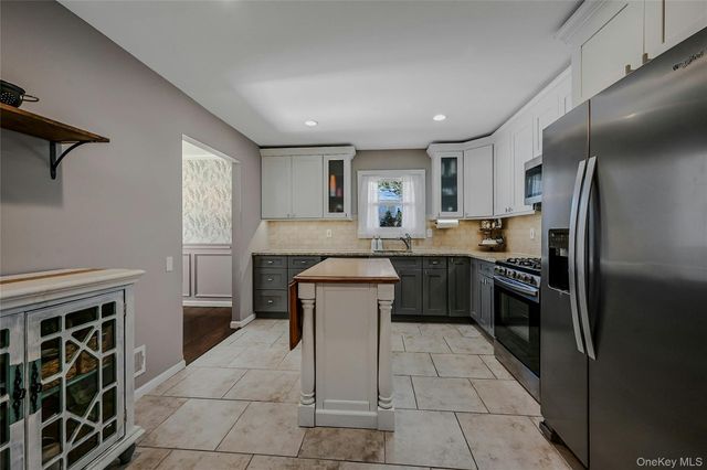 4 Park Road, Rocky Point, NY 11778