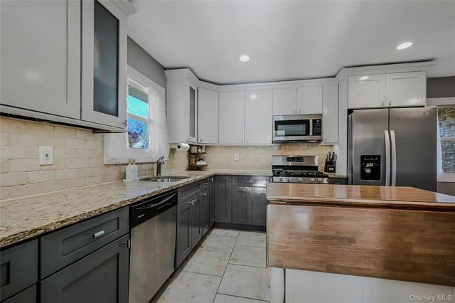 4 Park Road, Rocky Point, NY 11778