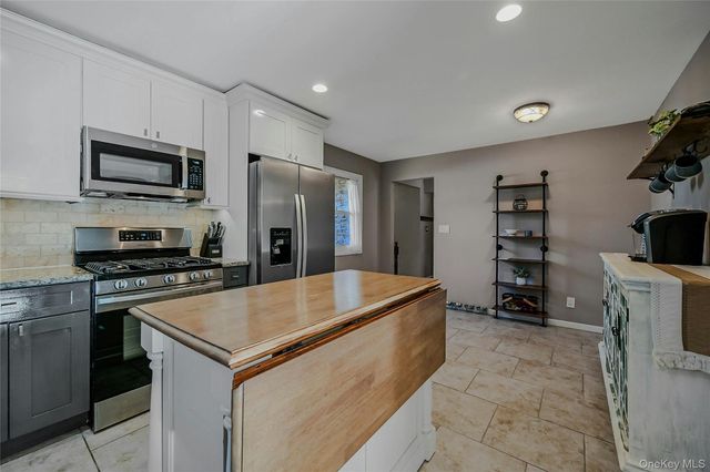 4 Park Road, Rocky Point, NY 11778