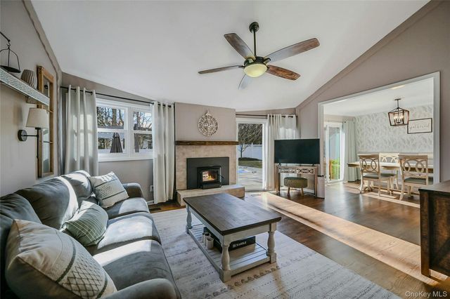 4 Park Road, Rocky Point, NY 11778