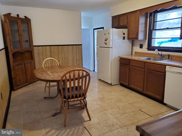 203 CHESTNUT AVE, Berlin, NJ 08009