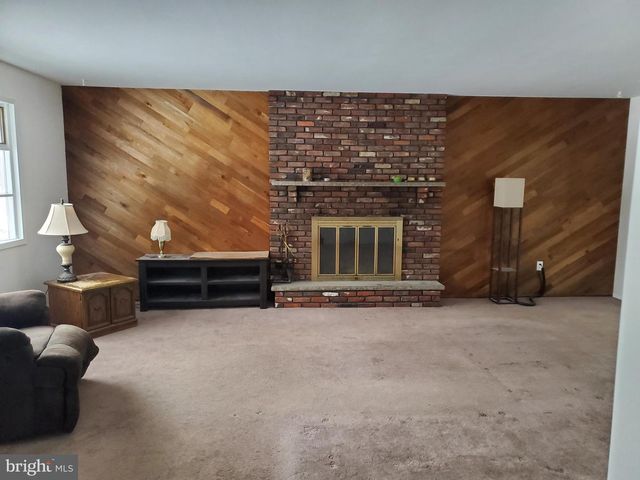 203 CHESTNUT AVE, Berlin, NJ 08009