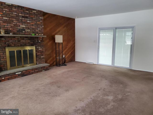 203 CHESTNUT AVE, Berlin, NJ 08009