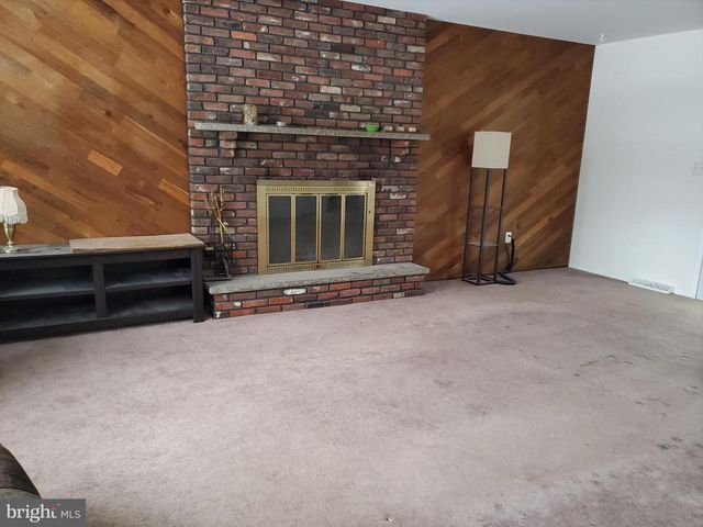 203 CHESTNUT AVE, Berlin, NJ 08009