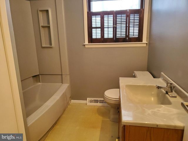 203 CHESTNUT AVE, Berlin, NJ 08009