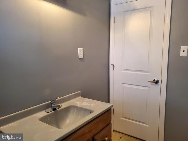 203 CHESTNUT AVE, Berlin, NJ 08009