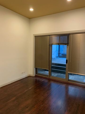 9 E Huron Street 1, Chicago, IL 60611