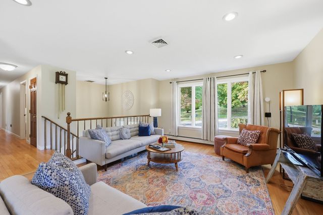 36 Goldenview Drive, West Springfield, MA 01089