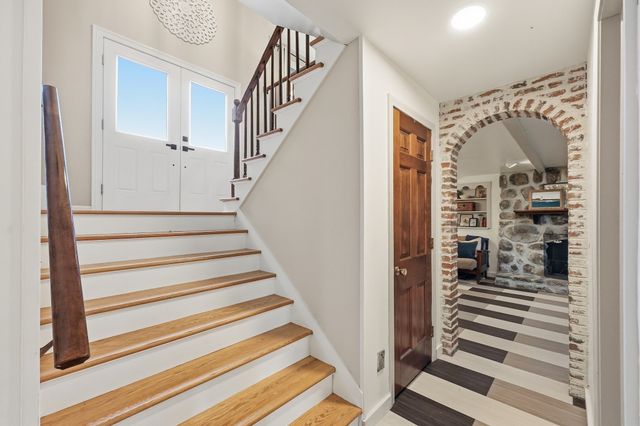 36 Goldenview Drive, West Springfield, MA 01089