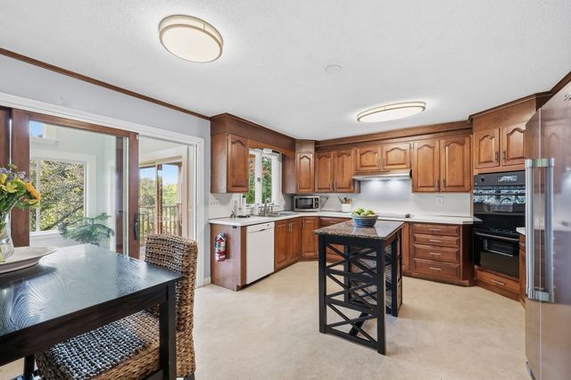 36 Goldenview Drive, West Springfield, MA 01089