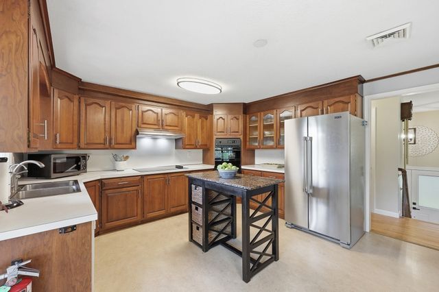 36 Goldenview Drive, West Springfield, MA 01089
