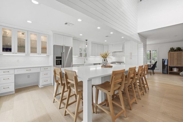 5017 Trail West DR, Austin, TX 78735