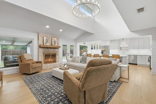 5017 Trail West DR, Austin, TX 78735