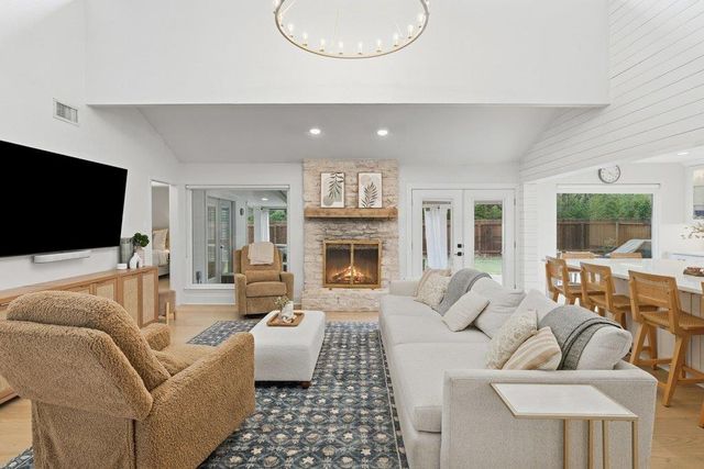 5017 Trail West DR, Austin, TX 78735