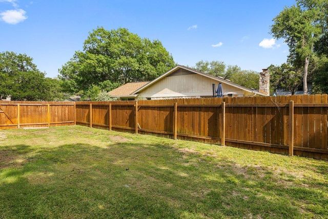 5017 Trail West DR, Austin, TX 78735