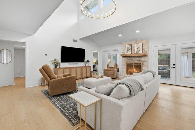 5017 Trail West DR, Austin, TX 78735