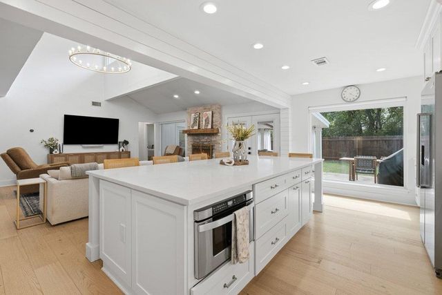 5017 Trail West DR, Austin, TX 78735