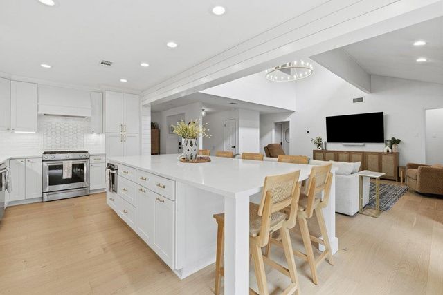 5017 Trail West DR, Austin, TX 78735