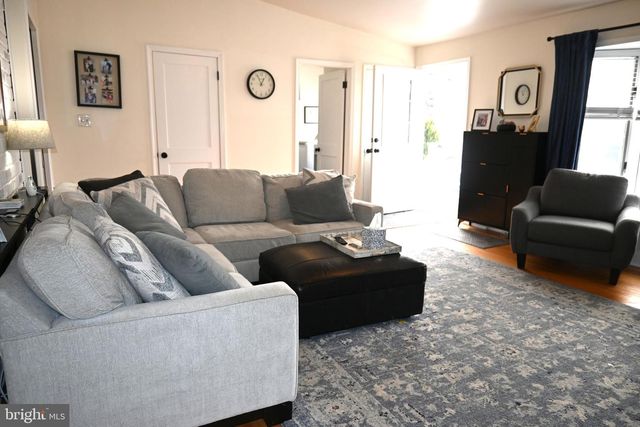 514 SPRINGVIEW LN, Springfield, PA 19064