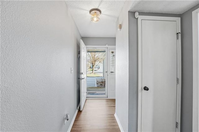 5683 NW Plantation Lane 194-B, Lee's Summit, MO 64064