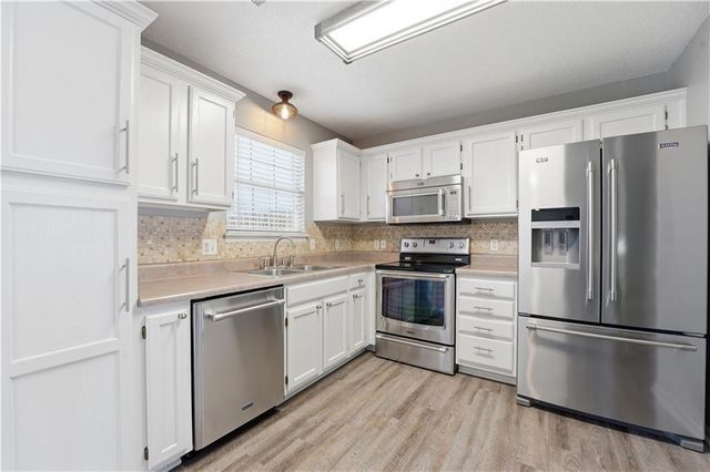 5683 NW Plantation Lane 194-B, Lee's Summit, MO 64064