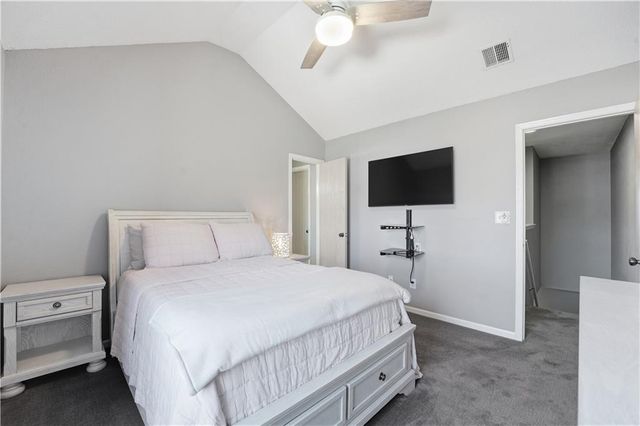 5683 NW Plantation Lane 194-B, Lee's Summit, MO 64064