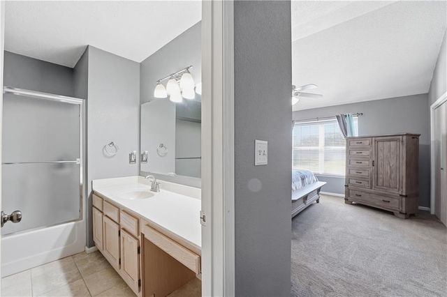 5683 NW Plantation Lane 194-B, Lee's Summit, MO 64064