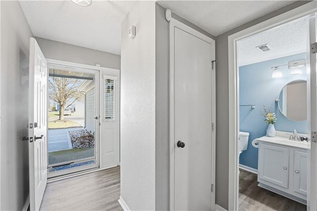 5683 NW Plantation Lane 194-B, Lee's Summit, MO 64064