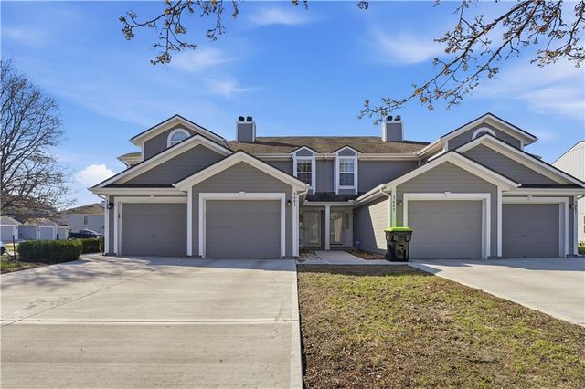 5683 NW Plantation Lane 194-B, Lee's Summit, MO 64064