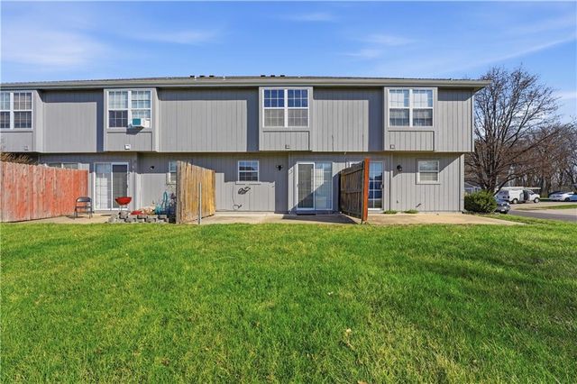 5683 NW Plantation Lane 194-B, Lee's Summit, MO 64064